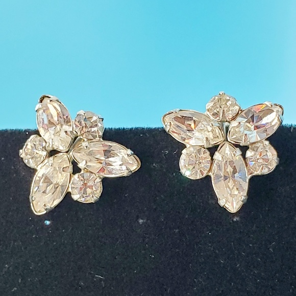 Kramer Jewelry - Vintage•KRAMER•Rhinestone screw earrings•sparkly!